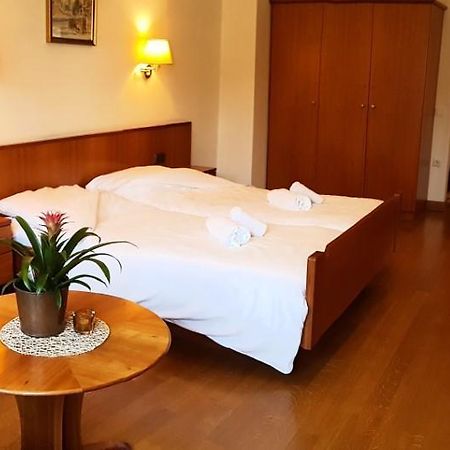 Weisses Roessl Bed & Breakfast Appiano Sulla Strada Del Vino Bagian luar foto