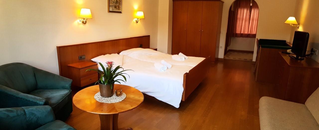 Weisses Roessl Bed & Breakfast Appiano Sulla Strada Del Vino Bagian luar foto